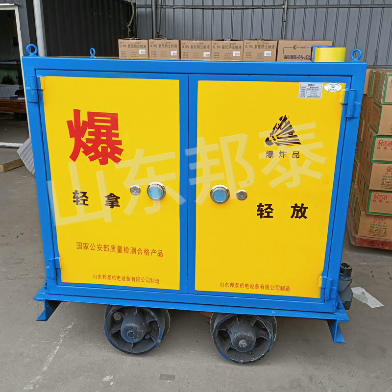 有軌炸藥運(yùn)輸車(chē).jpg